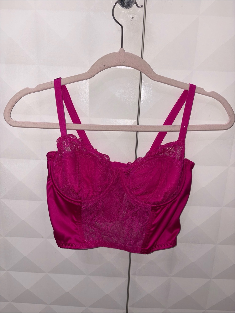 Hot pink corset perfect for a night out🩷